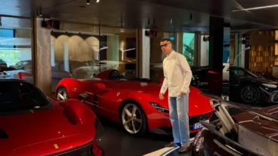 Ο Cristiano Ronaldo φωτογραφήθηκε μπροστά από τον στόλο των πανάκριβων αυτοκινήτων του!