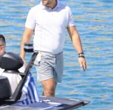 Ο Νίκος Βέρτης σε χαλαρές στιγμές στο «νησί των ανέμων»