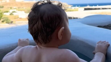 Η Δώρα Παντέλη οικογενειακώς στη Μύκονο λίγες ημέρες μετά τον γάμο της με τον Τζον Μεραμβελιωτάκη