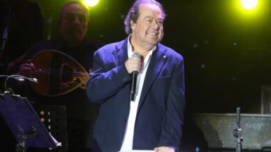 Γιάννης Πάριος: “Ο καλλιτέχνης δεν είναι δημόσιος υπάλληλος να πάρει… | Γιάννης Πάριος: “Ο καλλιτέχνης δεν είναι δημόσιος υπάλληλος να πάρει… |