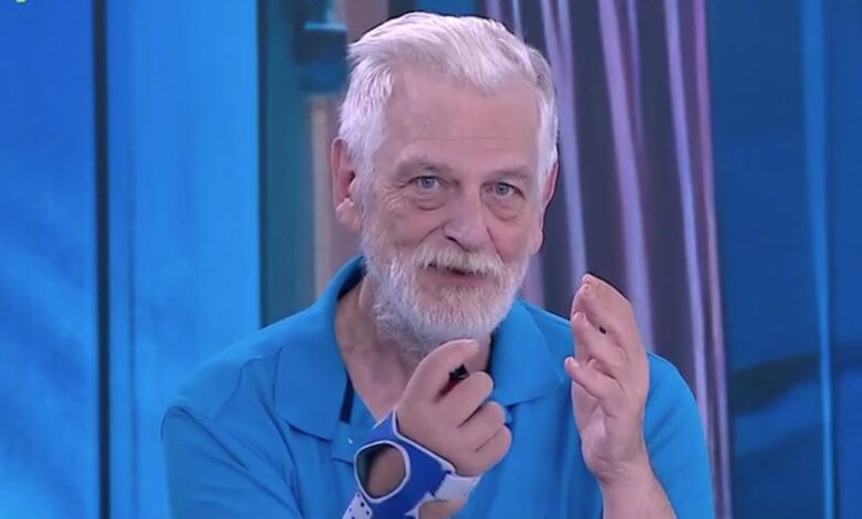 Με σπασμένο χέρι ο Γιάννης Λοβέρδος στον αέρα του Mega: “Ελπίζω σε 15 μέρες… |