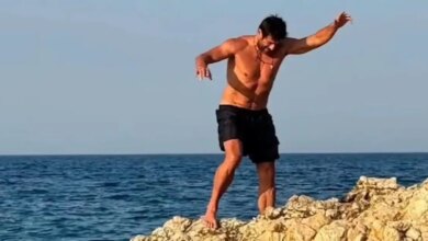 Ο Αλέξης Γεωργούλης τρολάρει την προσπάθειά του να περπατήσει σε βράχια