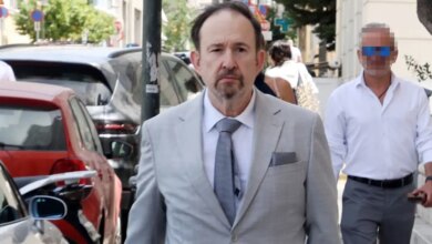 Ο Γιάννης Παπαμιχαήλ και ο Μάκης Δελαπόρτας σε κοινή έξοδο πριν την έκδοση του λευκώματος για την Αλίκη Βουγιουκλάκη