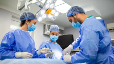 Τεχνητή νοημοσύνη στο χειρουργείο: Για πρώτη φορά στον κόσμο αφαιρέθηκε όγκος εγκεφάλου με υποστήριξη AI