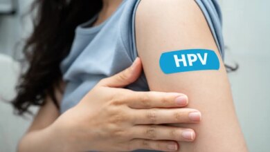 HPV: Πώς η παρατεταμένη έκθεση στον ήλιο «ξυπνάει» τον ιό στο δέρμα