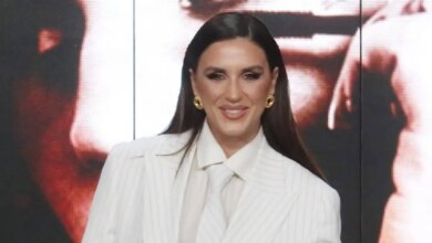 Ιουλία Καλλιμάνη: Σε μοναστήρι στη Σύμη με τον σύντροφό της