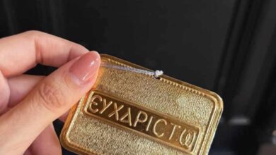 Κατερίνα Καινούργιου: Προσκύνησε στην Παναγία Εκατονταπυλιανή με την κόρη της