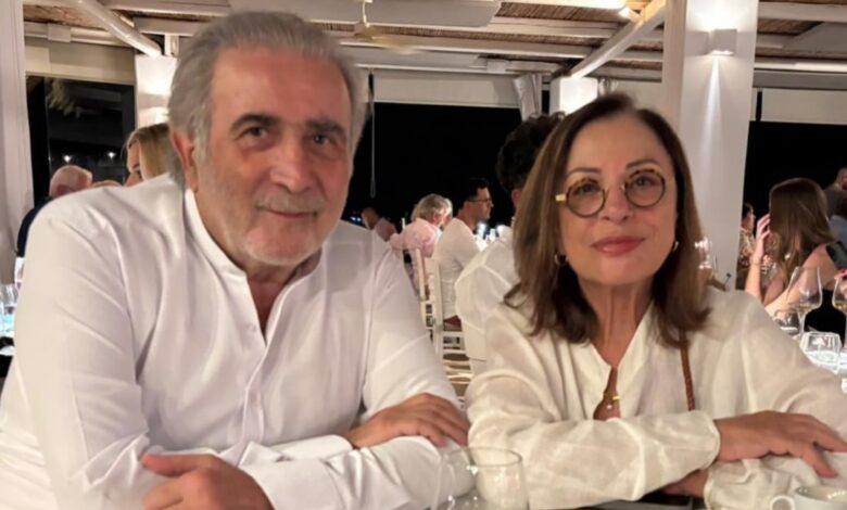 Ο Λάκης Λαζόπουλος και η Χάρις Αλεξίου σε μια σπάνια βραδινή συνάντηση – Που βρέθηκαν;