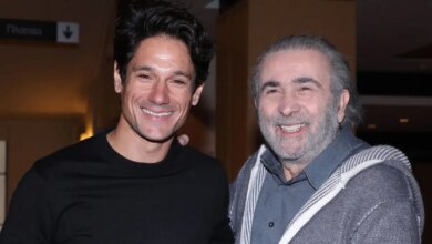 Λάκης Λαζόπουλος και Πάνος Βλάχος στην Αντίπαρο: Η μονταρισμένη φωτογραφία τους που εξέπληξε