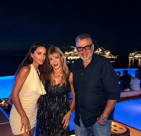 Γιώργος Λιάγκας – Μαρία Αντωνά: Οι φωτογραφίες από τις διακοπές στη Μύκονο και οι πόζες με φόντο το Αιγαίο