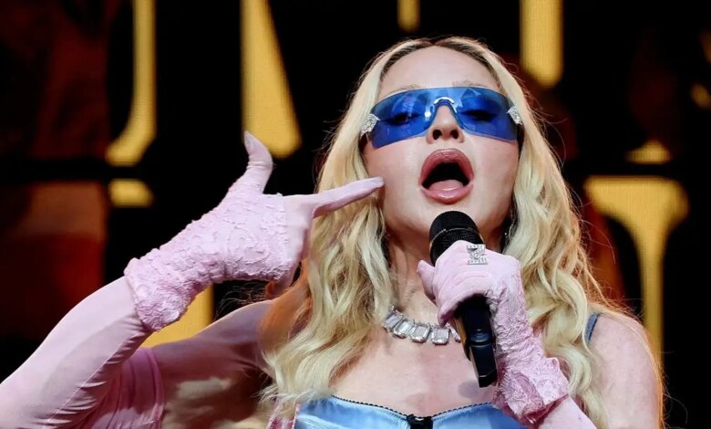 Βασίλειος Κωστέτσος για Madonna: Ας πάρουν μαθήματα οι διάφορες Ελληνίδες θεούσες για το πώς πρέπει να ντύνεσαι στα μοναστήρια