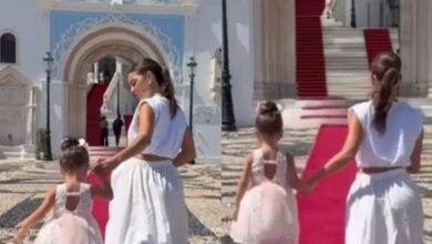 Maria Menounos: Μπήκε γονατιστή στην Παναγιά της Τήνου μαζί με την κόρη της