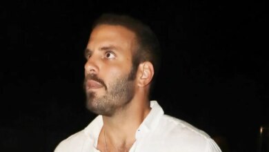 Ο Νίκος Παππάς για διακοπές στη Μύκονο: Η βόλτα του ευρωβουλευτή στα γραφικά Ματογιάννια