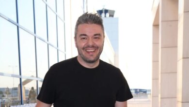 Ο Πέτρος Πολυχρονίδης για το ταξίδι του στη Χαβάη: «Νιώσαμε μια τροπική καταιγίδα που άφησε πίσω της θύματα»