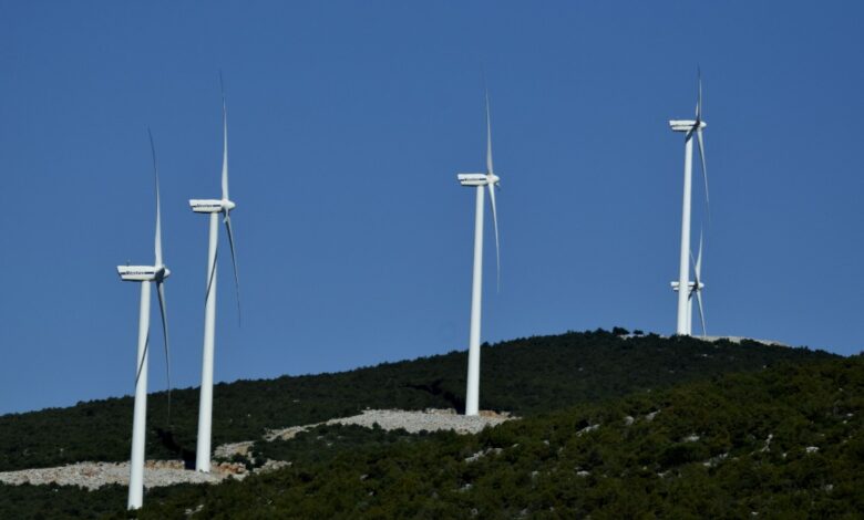 Νέο χωροταξικό για τις ΑΠΕ: Πού μπαίνουν τα όρια σε φωτοβολταϊκά και αιολικά