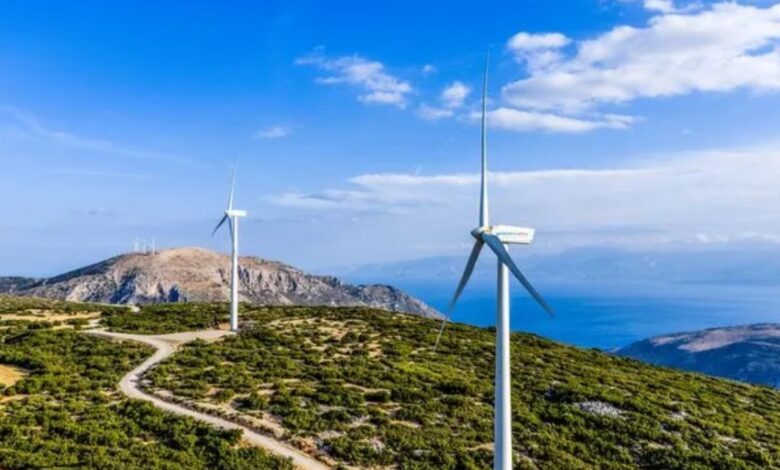 Τι αλλάζει με τις ανεμογεννήτριες και τα φωτοβολταϊκά