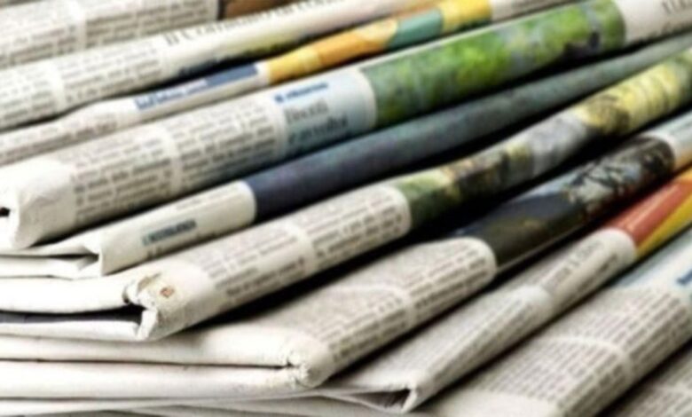 Τα πρωτοσέλιδα και τα οπισθόφυλλα των κυριακάτικων εφημερίδων