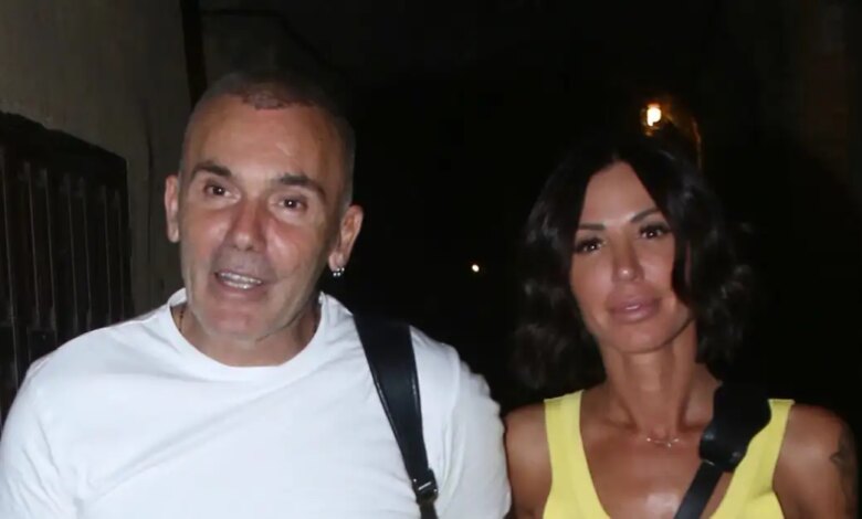 Στέλιος Ρόκκος: Η Λελέ Γκόφα έδειξε τα άπλυτα ρούχα που έφερε ο τραγουδιστής στο σπίτι μετά από ταξίδι του Στέλιος Ρόκκος: Η Λελέ Γκόφα έδειξε τα άπλυτα ρούχα που έφερε ο τραγουδιστής στο σπίτι μετά από ταξίδι του