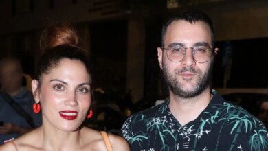 Μαίρη Συνατσάκη – Ίαν Στρατής: Οι ιδιαίτερες διακοπές στην Άνδρο με την κόρη τους και γονείς συμμαθητών της
