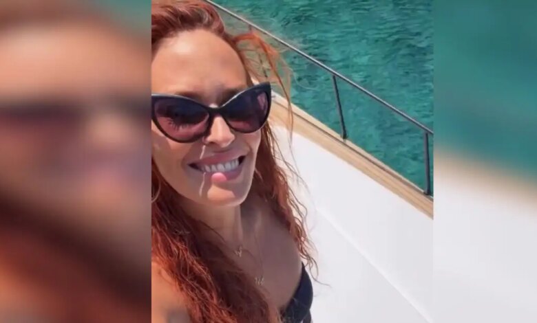 Η Σίσσυ Χρηστίδου έκανε βόλτα με σκάφος στην Κρήτη και φανέρωσε το ειδυλλιακό τοπίο που απολαμβάνει
