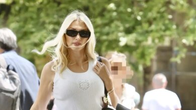 Η Κωνσταντίνα Σπυροπούλου σε διακοπές στη Νάξο με τους γιους της