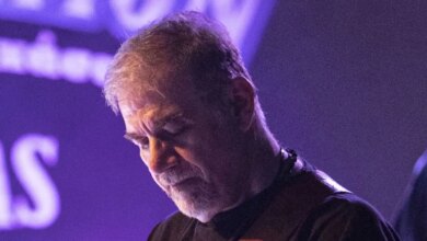 Ο Δημήτρης Σταρόβας στο μοναστήρι της Παναγίας Χοζοβιώτισσας στην Αμοργό: «Ποτέ δεν είναι αργά»