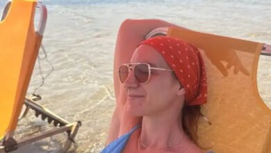 Η Στεφανία Γουλιώτη έκανε SUP στα κανάλια του Άμστερνταμ: Φωτογραφίες από τα ταξίδια σε Ολλανδία και Κεφαλονιά