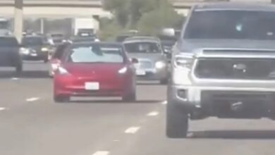 Με 100 αντί 70 km/h: «Δεν οδηγούσα εγώ, το Tesla έφταιγε!»