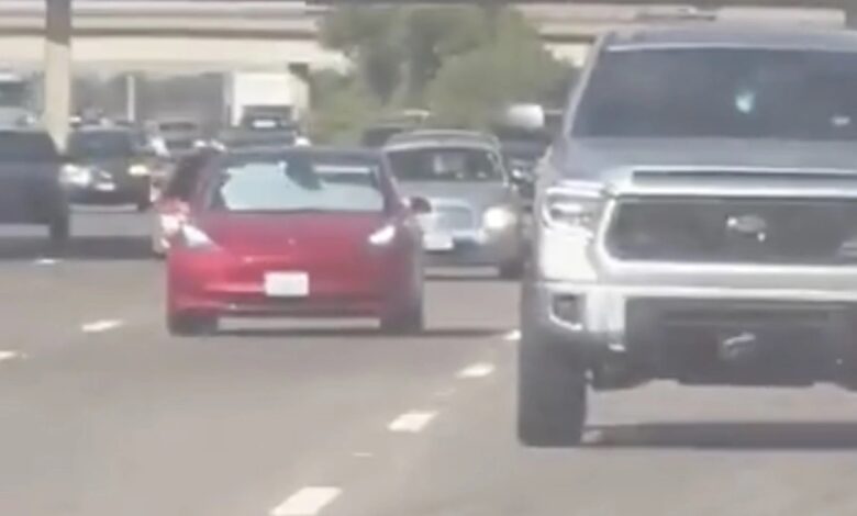 Με 100 αντί 70 km/h: «Δεν οδηγούσα εγώ, το Tesla έφταιγε!»