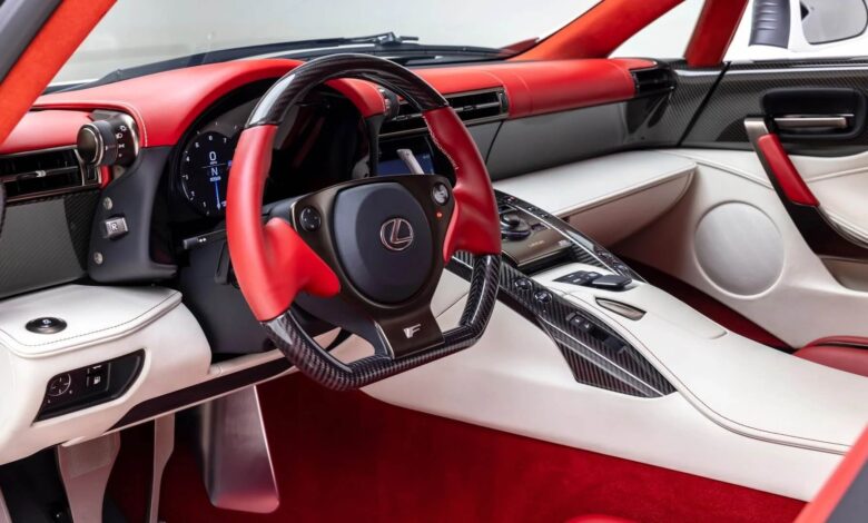 Αμαρτία! Lexus LFA Nürburgring με μόλις 116 km σε 14 χρόνια