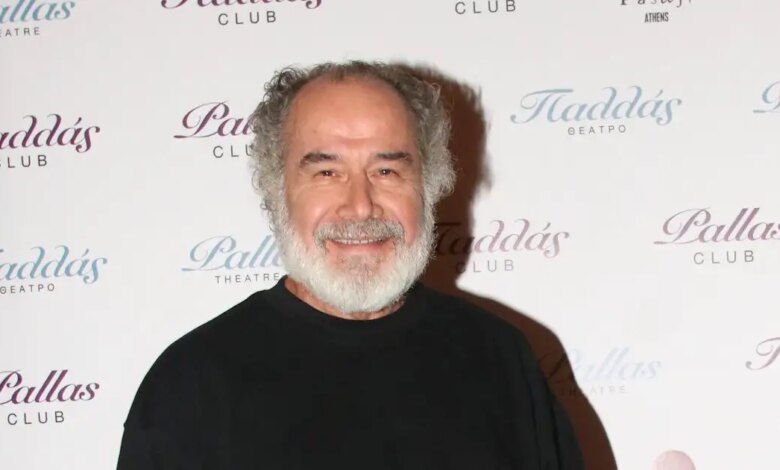Θοδωρής Κατσαφάδος: «Από μια παράσταση στην Επίδαυρο μέχρι ένα καθημερινό τηλεοπτικό σίριαλ, η αντιμετώπιση είναι ίδια» Θοδωρής Κατσαφάδος: «Από μια παράσταση στην Επίδαυρο μέχρι ένα καθημερινό τηλεοπτικό σίριαλ, η αντιμετώπιση είναι ίδια»