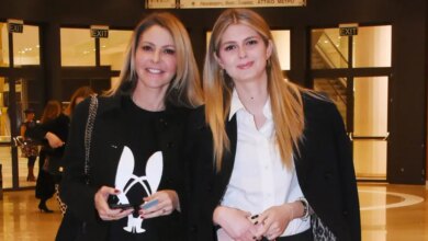 Η Τζένη Μπαλατσινού άνοιξε ξανά το άλμπουμ του γάμου της κόρης της, Αμαλίας Κωστοπούλου