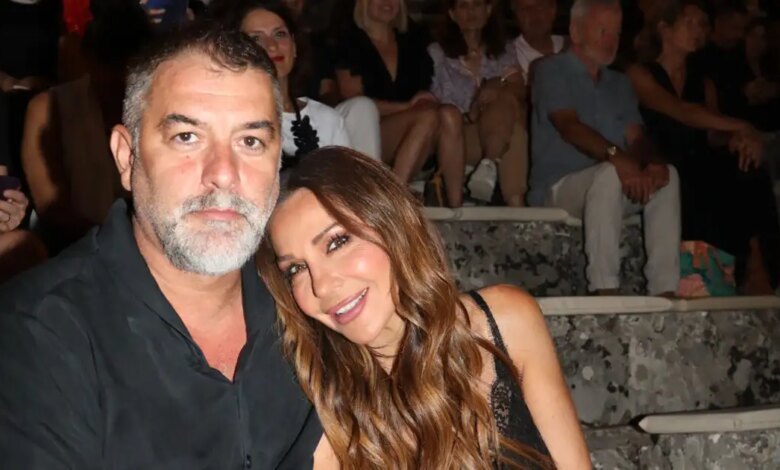 Δέσποινα Βανδή: «Με τον Βασίλη Μπισμπίκη κοιμόμαστε κάθε βράδυ αγκαλιά»