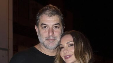Δέσποινα Βανδή – Βασίλης Μπισμπίκης: Η στιγμή που του αφιερώνει το τραγούδι «Δεν ξέρω πόσο σ’ αγαπώ»