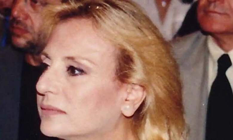 Βίκυ Μοσχολιού: Σπάνια φωτογραφία από την παιδική της ηλικία με τους γονείς της