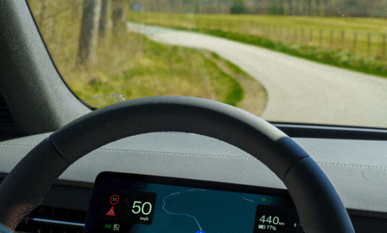 Αυτά τα Volvo βλέπουν τον κίνδυνο πίσω από τη στροφή! [video]