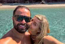 Ηλίας Βρεττός και Αναστασία Δεληγιάννη στη Σκύρο: «Ο παράδεισος βρέθηκε» έγραψε ο τραγουδιστής