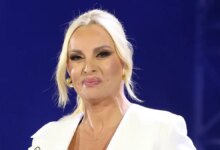 Πέγκυ Ζήνα: «Τώρα που είμαι μόνη μου, στην ηρεμία της νύχτας»