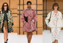 Burberry: Η εντυπωσιακή επίδειξη μόδας με αέρα από τα ’70s