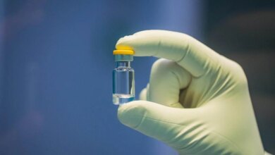 Δημοσκόπηση: Υποχωρεί η εμπιστοσύνη στα παιδικά εμβόλια παρά το ρεκόρ 35ετίας στα κρούσματα ιλάρας