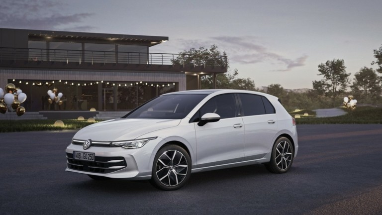 Η Volkswagen κόβει τα μισά μοντέλα της