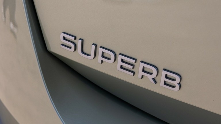 Να ξεχάσουμε το Skoda Superb;