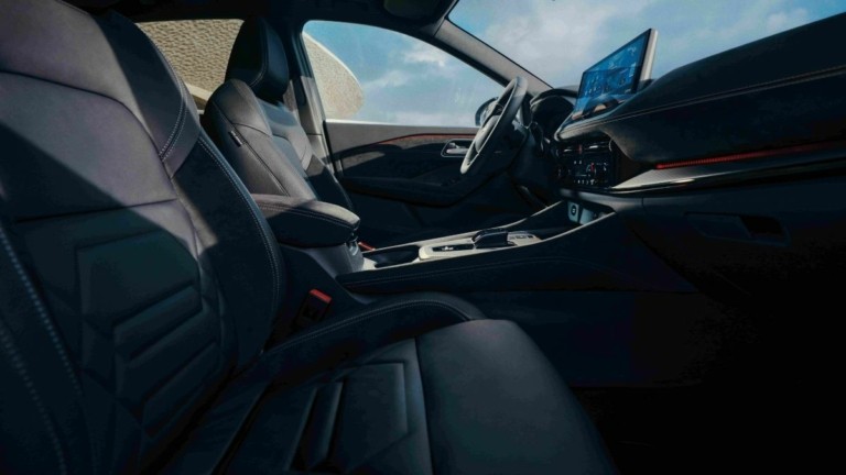 Γιατί η Nissan κόβει τις piano black επενδύσεις; Γιατί η Nissan κόβει τις piano black επενδύσεις;
