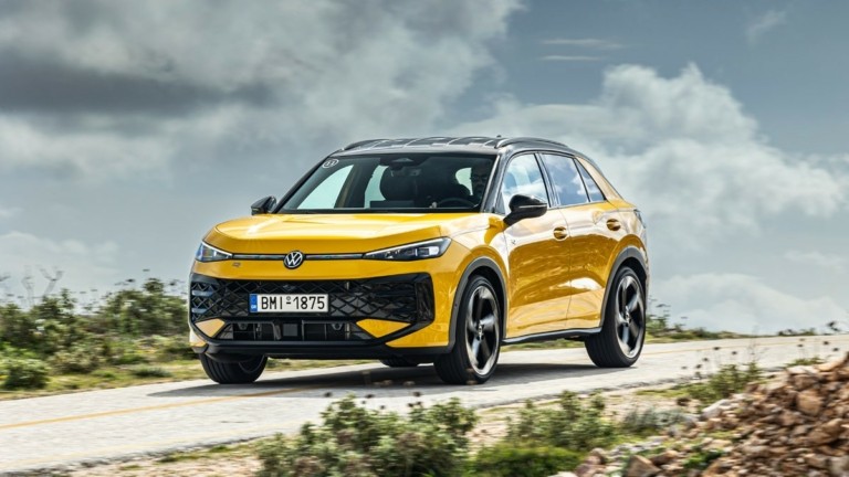 Πωλήσεις αυτοκινήτων: Tesla και Volkswagen κάνουν την έκπληξη