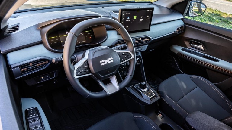 Η Dacia προειδοποιεί για τα υποχρεωτικά συστήματα ασφαλείας