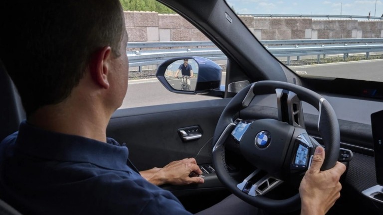 Πότε η BMW iX3 δεν σου επιτρέπει να ανοίξεις την πόρτα;