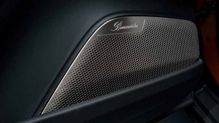 Η Porsche γλυτώνει βάρος ακόμα και από το ηχοσύστημα