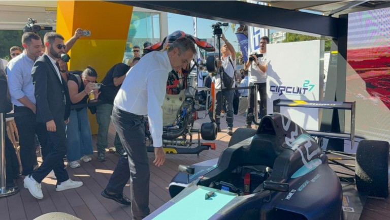 ΔΕΘ: Η Formula 4 που εντυπωσίασε τον Κυριάκο Μητσοτάκη (+video) ΔΕΘ: Η Formula 4 που εντυπωσίασε τον Κυριάκο Μητσοτάκη (+video)