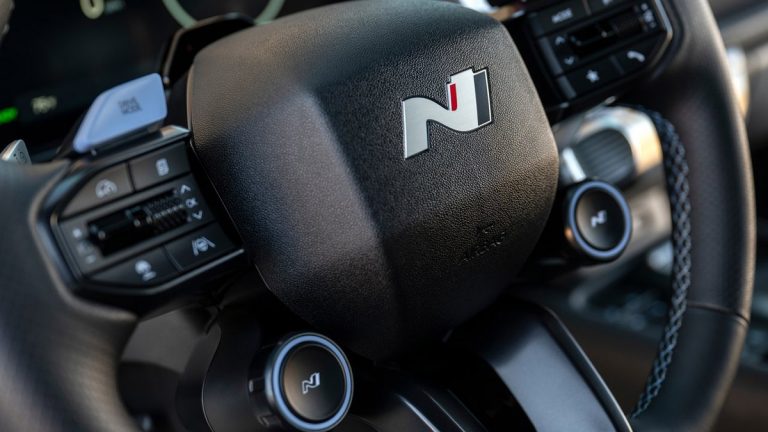 Η Hyundai θέλει να δώσει μεγαλύτερη αίσθηση «καυτών» βενζινοκίνητων στα ηλεκτρικά της