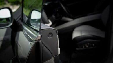 Αναβαθμίζεται η Porsche Cayenne Electric, θα φορτίζει ασύρματα